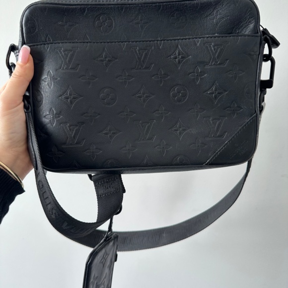 Unisex Louis Vuitton Duo Messenger All black - Picture 4 of 11